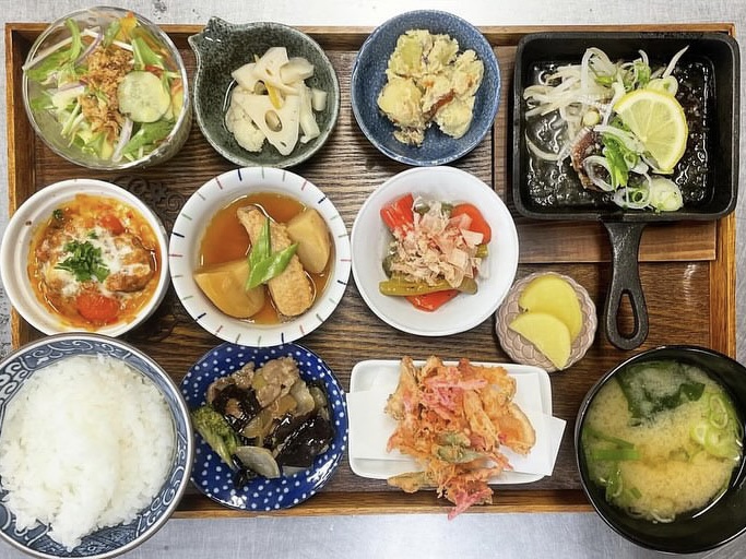 昼ごはんや おばんざい 民宿しみず