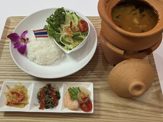 Thai kitchen & bar 555